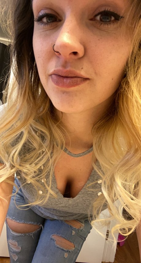 KShane sexy model pic