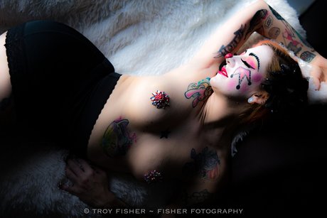 ScarlettStorm star art photo