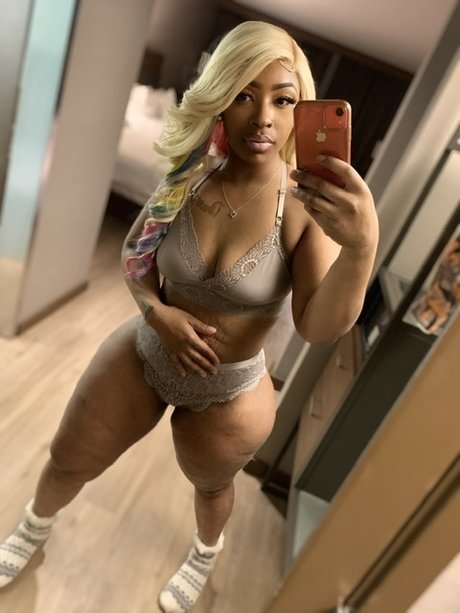 PrettyPinkCookie art star image