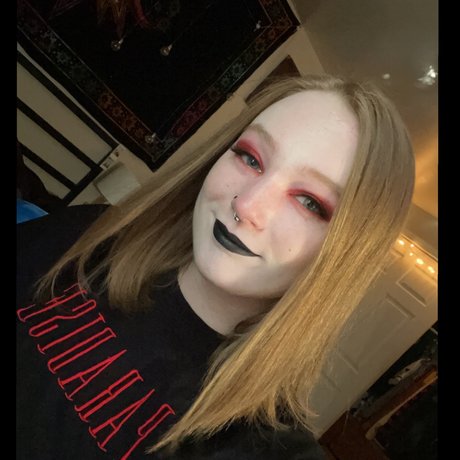 Lillie Gillespie sexy model image