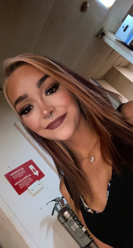 KayLeigh pornstar hot photo