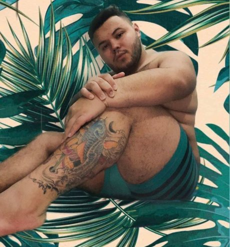 Theo Medeiros nudes model photos