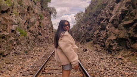 ShineSar beautiful model picture