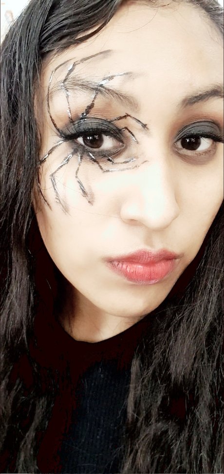 Linda Saldivar star free pic