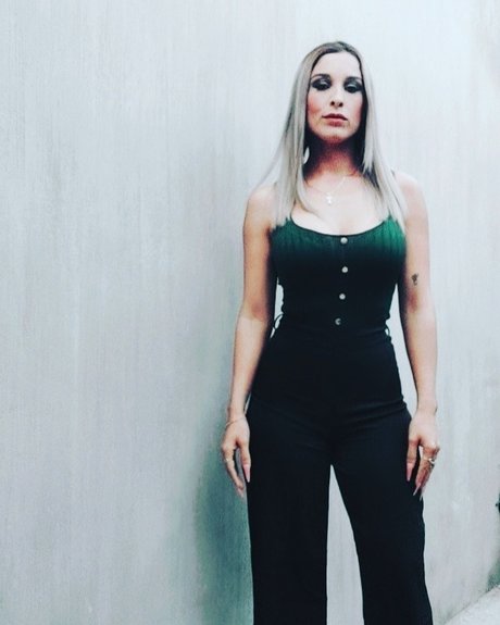 Leah raam sexy model pics