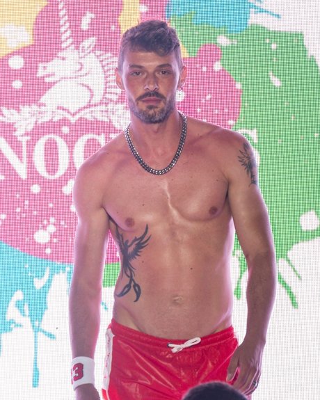 RoXaS model beautiful picture