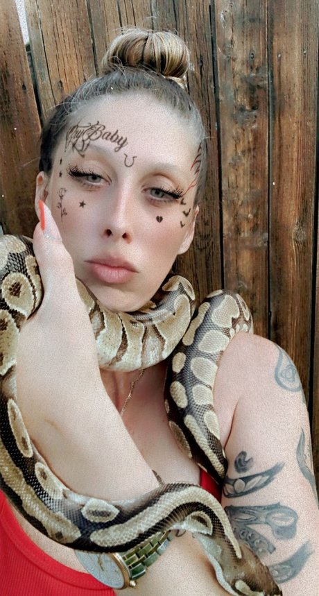 Mandi_ adult model images