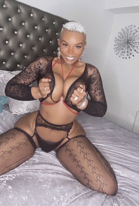 THE Real TRANS POCAHONTAS XxL erotic actress galleries