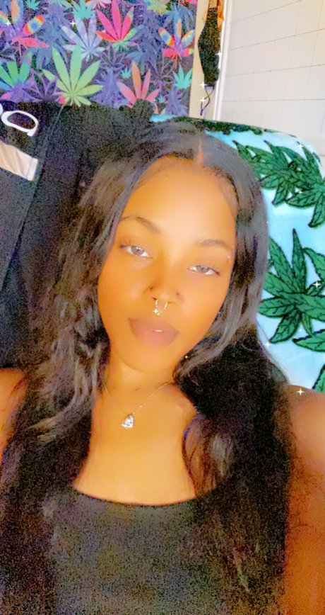 SweetAxxGoldie nude model archive