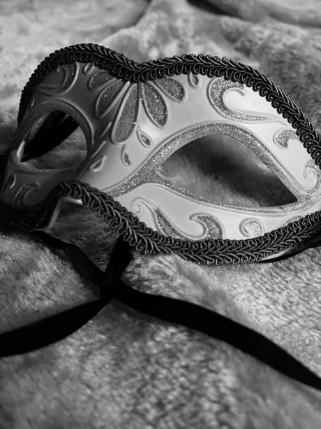 Ariana Lee hot actress img