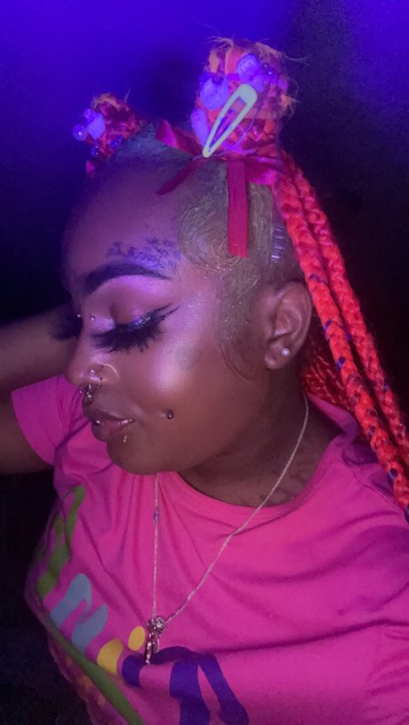 u8553238 adult model photo