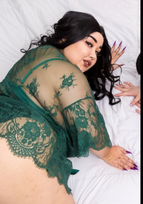 Miss Chloe Klein model hot img