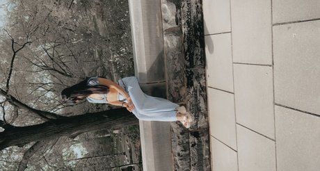 Queen Bee Zelle naked actress photos