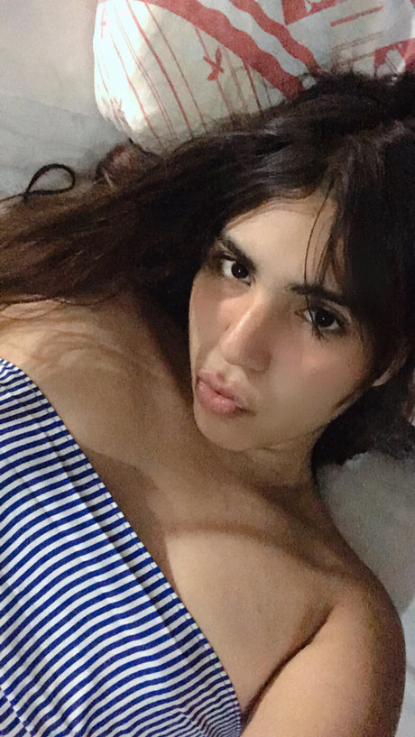 K I K A model sexy images