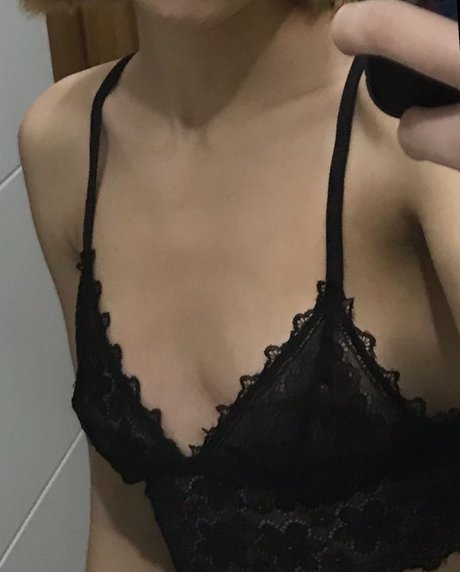 _Only Dilay_ perfect star pics