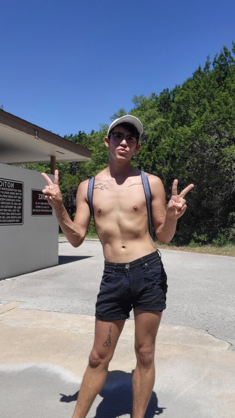 Tattooed Twink nudes model pictures