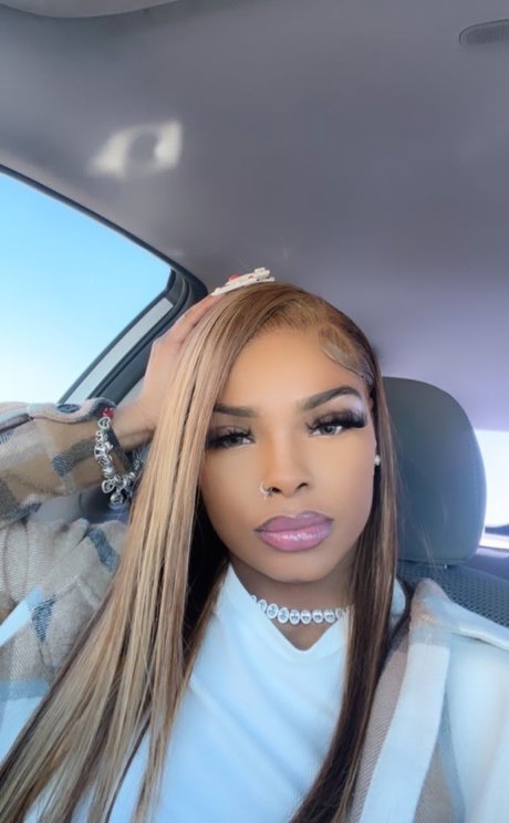 _KayyKreamm_ sexy pornstar photos