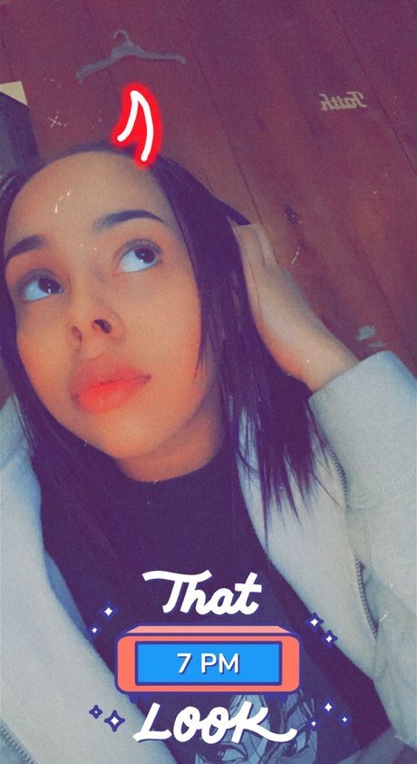 Tinaa Snow art star photo