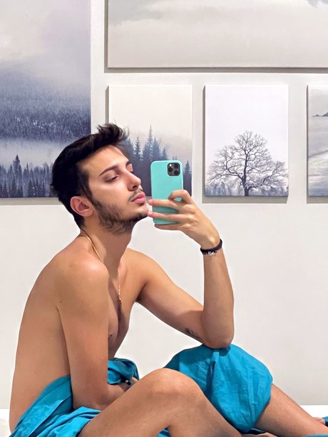 Giuralhot model naked images