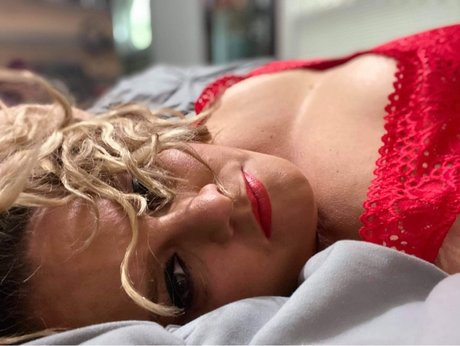 Willow Rogers pornstar top pic