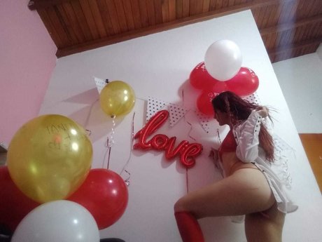 Tripsy Love star erotic pictures