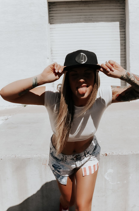 MISTRESS OF THE HOUSE adult model archive