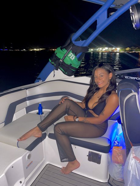 Yorelysm high quality actress photos