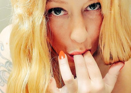 Liana the Italian Stallion_ pornographic model img