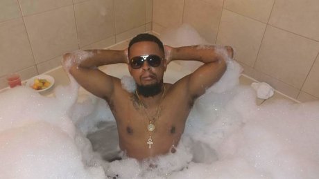 MoorMoneyDa40 high quality model images