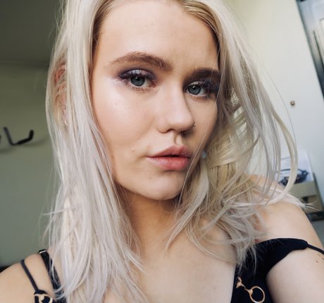 Princess Sarah pornstar pretty photo