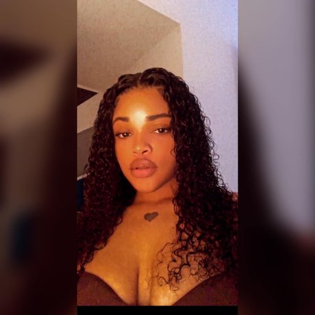 Qu Rose pornstar pic