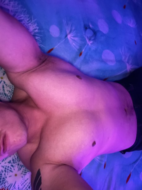 Riserbeck model naked photos