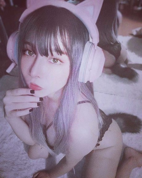 bornsinner model naked pic