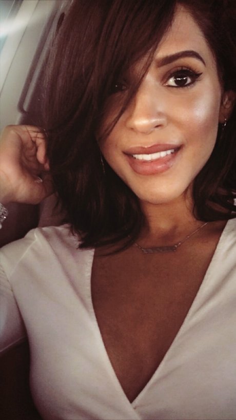 Sexy brunette star porn pics