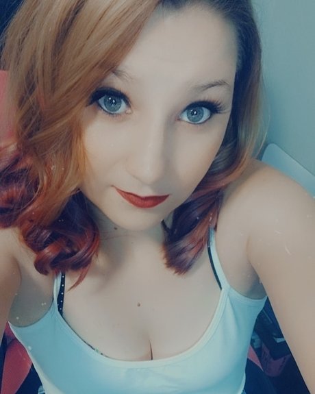 TinyLadyxoxo star sexy pics