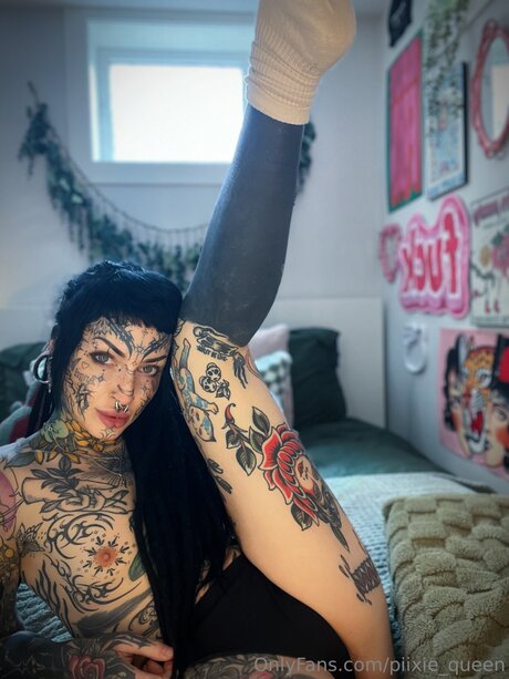 Piixiequeen pornographic model img