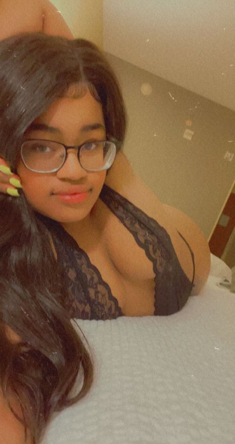 LusciousLogan model erotic gallery