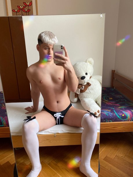 PeterHarrisFREE star naked images