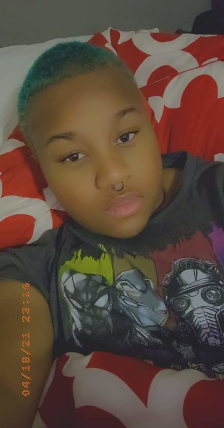 Alyx Wolff erotic model image