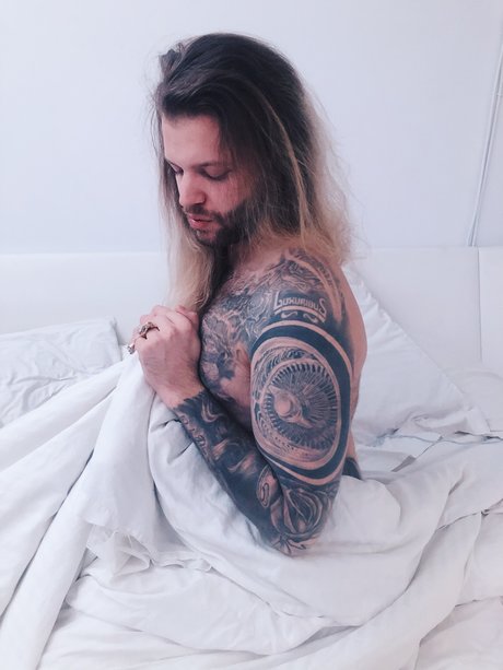 Warth exclusive star galleries