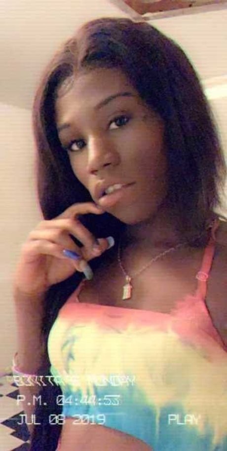 LOLA BUNNY model high quality pics