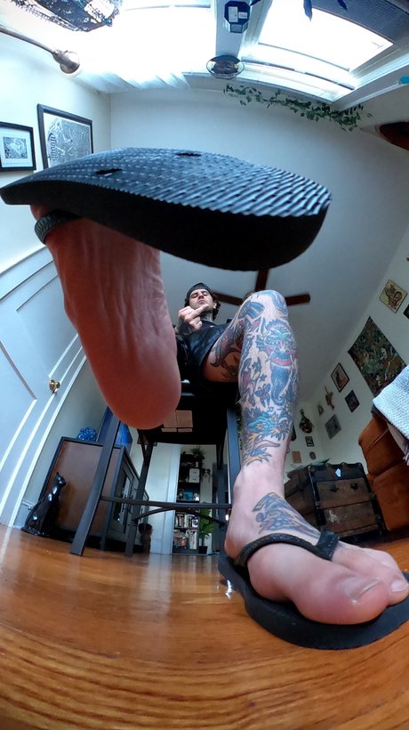 Tattooed Dom xxx model pics