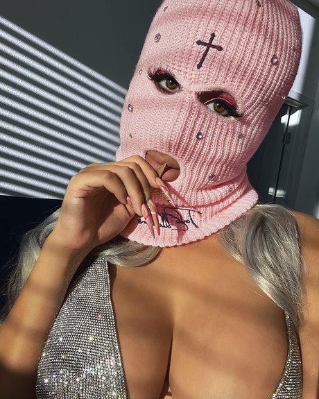 The Ski Mask Queen nice model img