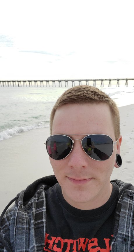 Roach420 model nude img