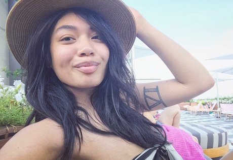 Reyna Morena pretty star photo