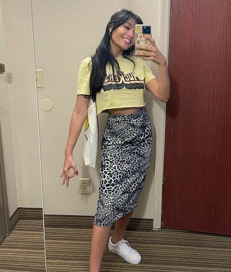 Reyna Morena model art image