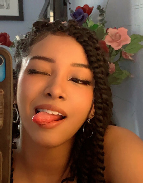 Uniquesora actress pics