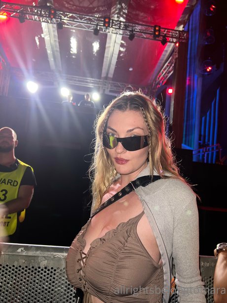 angel maralyn art star gallery