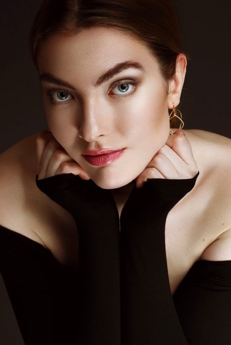 angel maralyn high quality model image