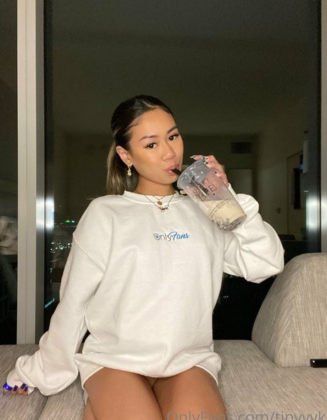 tinyyyk hd actress photo